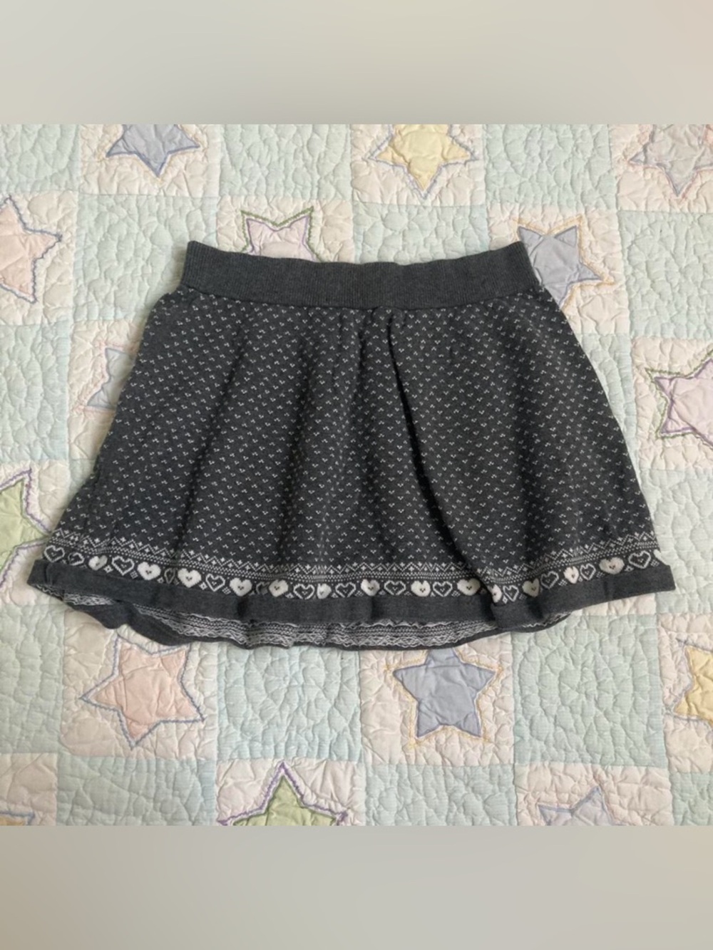Old Navy Gray Heart Border Knit Skirt vintage